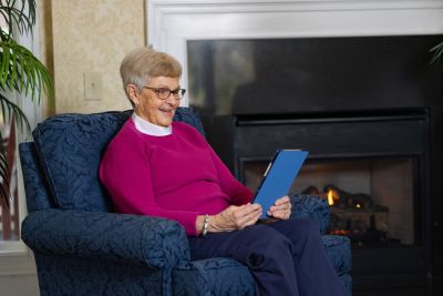 senior woman using ipad